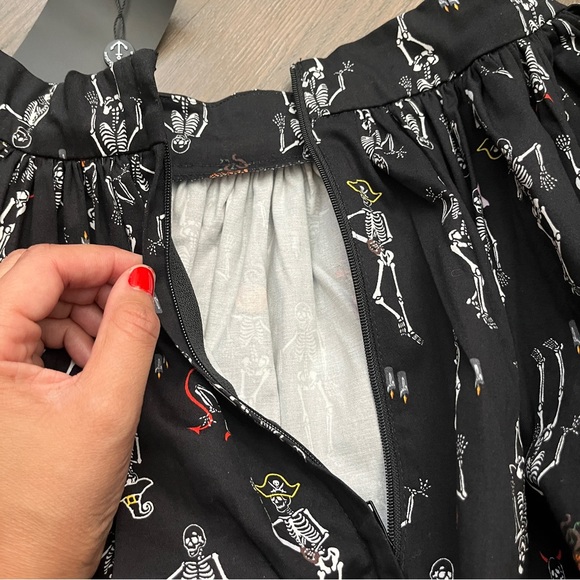Collectif halloween skeleton trick or treat Skirt xs - Picture 6 of 6